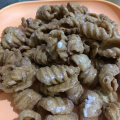 A picture of Andhra Style Sweet Shells/Gavvalu.