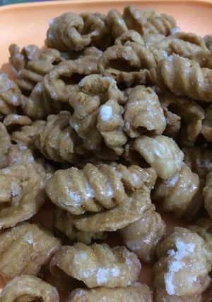 A picture of Andhra Style Sweet Shells/Gavvalu.