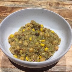 A picture of Chickpea and quinoa lunch bowl.