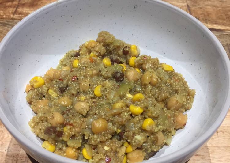 Chickpea and quinoa lunch bowl