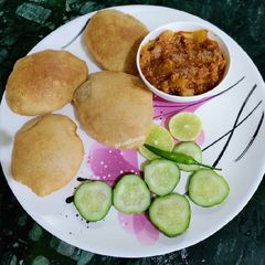 A picture of Poori sabji.