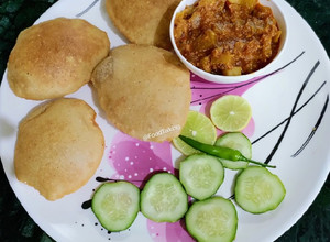 A picture of Poori sabji.