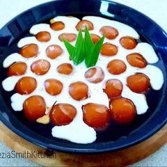 A picture of Bubur Candil/Glutinous Rice Flour Porridge.