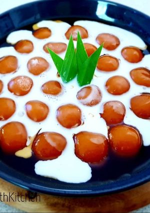 A picture of Bubur Candil/Glutinous Rice Flour Porridge.