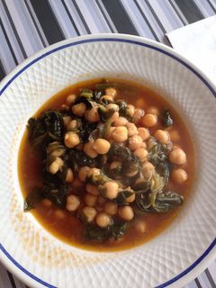 Una foto de Potaje de garbanzos rápido y apto para vegetarianos