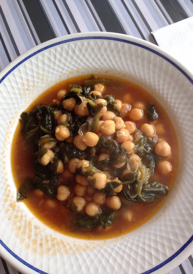 Una foto de Potaje de garbanzos rápido y apto para vegetarianos