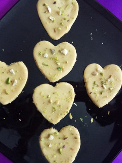 மில்க் ஃபர்பி (Milk Barfi Recipe in Tamil) செய்முறை முக்கிய புகைப்படம்