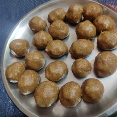 A picture of Desi Ghee Pinni.