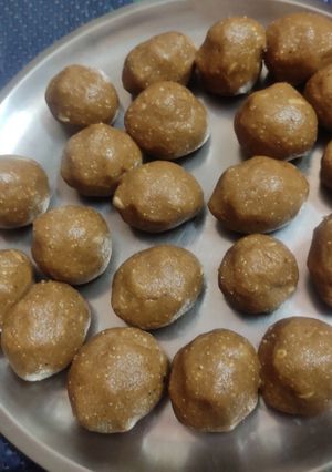 A picture of Desi Ghee Pinni.