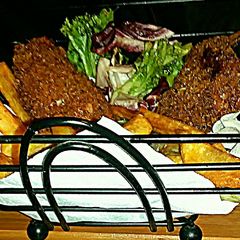 A picture of Tex's Classic British Pub Chicken in a Basket 🇬🇧🍗🍟🍲.