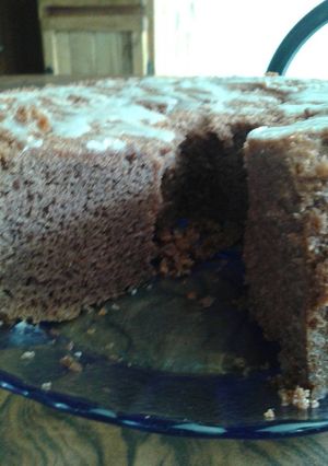 Una foto de Bizcochuelo de chocolate con glasé de limón