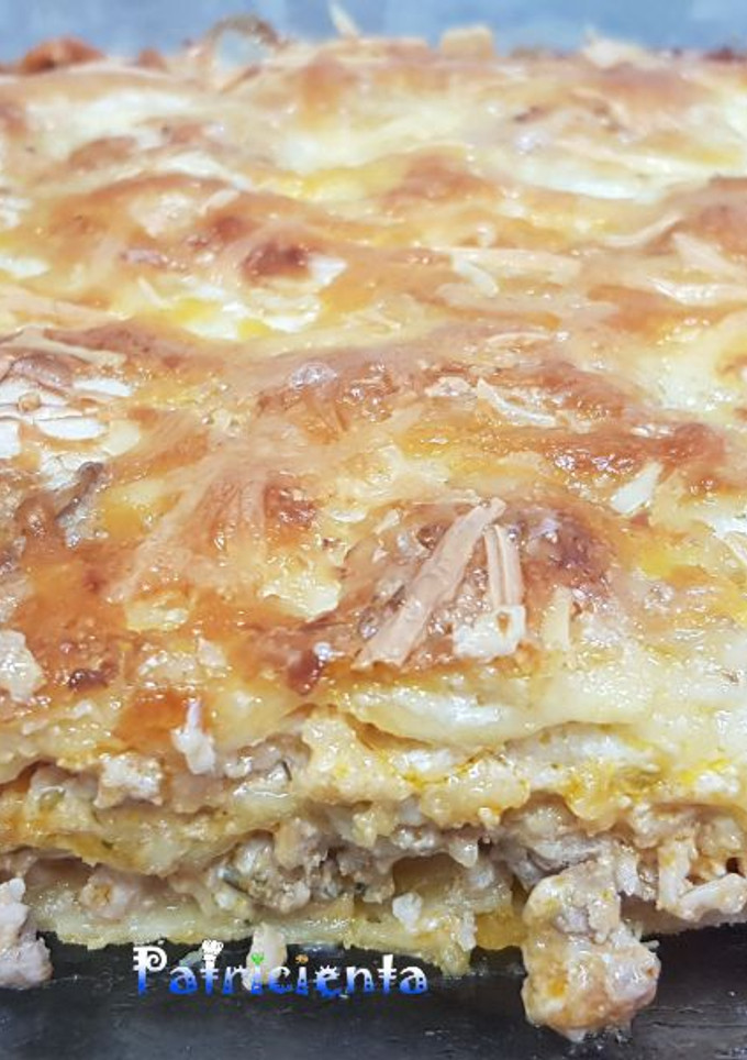 Una foto de Pasta para lasaña con preparado comercial en máquina eléctrica para pasta