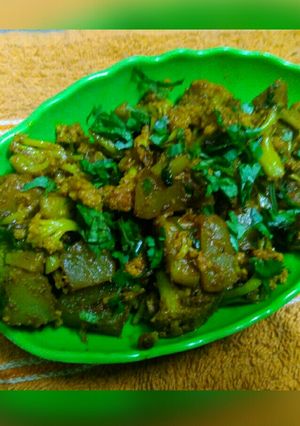 A picture of Ghobhi aalu.