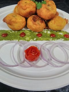 बटाटा वड़ा (Batata vada recipe in Hindi) रेसिपी मुख्य फोटो