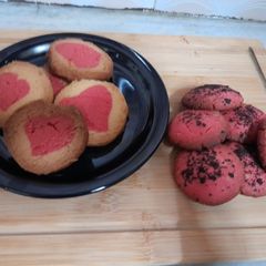 A picture of Vanilla heart cookies❤.