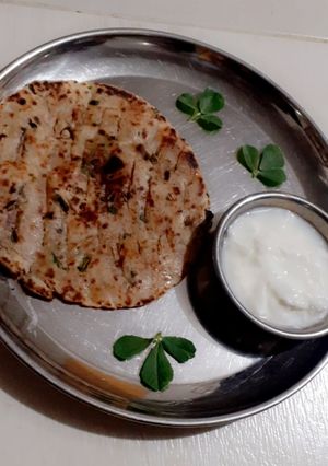 મેથી ની ભાખરી (Methi Bhakhri Recipe in Gujarati) રેસીપી મુખ્ય ફોટો