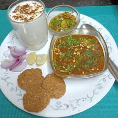 Chapdi Tavo or Chapdi Undhiyu ---- A Saurashtra Platter A picture of Chapdi Tavo or Chapdi Undhiyu ---- A Saurashtra Platter.