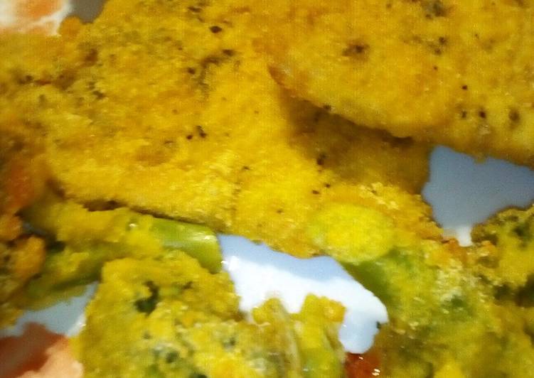Fette di lonza di maiale, con broccoli e verdure miste, panate con farina di mais,cotto al forno