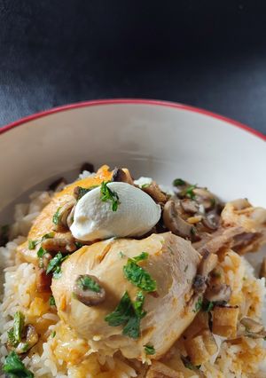 Csirkepörkölt pirított gombával recept fotója