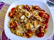 Una foto de ensalada de lentejas de bote