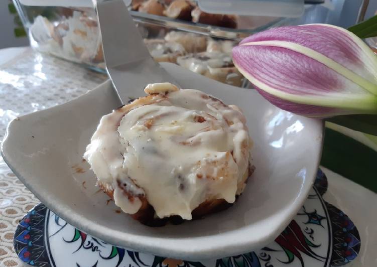 Cinnamon Roll with Cream Cheese Frosting