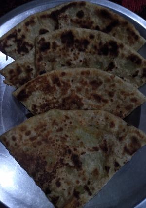 आलू का पराठा(aloo ka paratha recipe in hindi) रेसिपी मुख्य फोटो