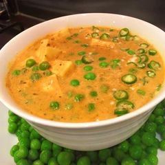 A picture of Matar paneer curry.