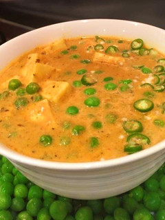 A picture of Matar paneer curry.