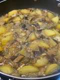 Setas de cardo con patatas en salsa
