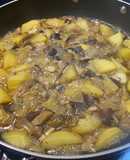 Setas de cardo con patatas en salsa