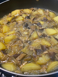 Una foto de Setas de cardo con patatas en salsa