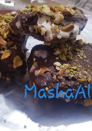 A picture of Homemade nutty popsicles.