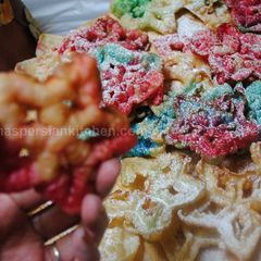 A picture of Persian rosette cookies (Noon Panjereh).