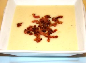 Burgonyakrémleves recept baconnal recept fotója