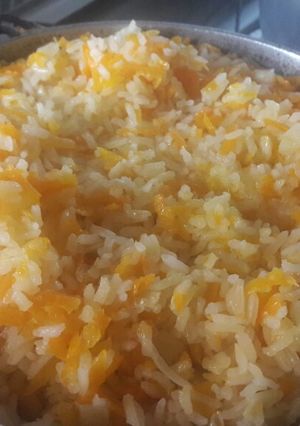 Una foto de Arroz con zanahoria, ajo y cebolla blanca