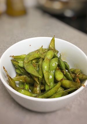 Foto principal de Snack de edamame salteado con soja dulce