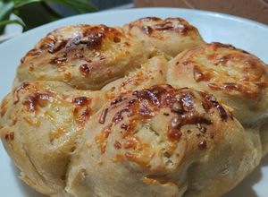 Una foto de Pan🥯🥐🧇de piña🍍sin amasar🍯🧀🥯