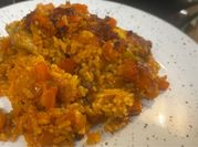 Una foto de airfryer pollo con verduras