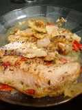 Pescado sobre colchón de verduras y tapado con papas gratinadas