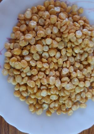 A picture of Chana dal namkeen.