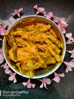 સરગવાની સિંગ નું લોટવાળું શાક રેસીપી મુખ્ય ફોટો