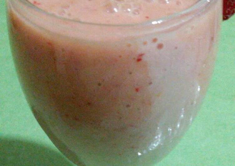 Langkah Mudah untuk Menyiapkan Strawberry smoothie Anti Gagal