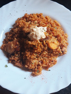 Una foto de Arroz con pulpo y mayonesa de pimentón picante