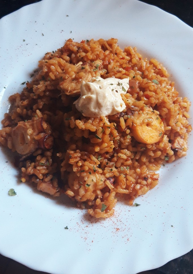 Una foto de Arroz con pulpo y mayonesa de pimentón picante