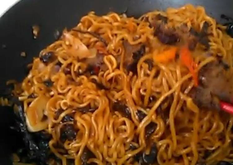 Resep Mie sambal kecap pedas jamur kuping yang Menggugah Selera