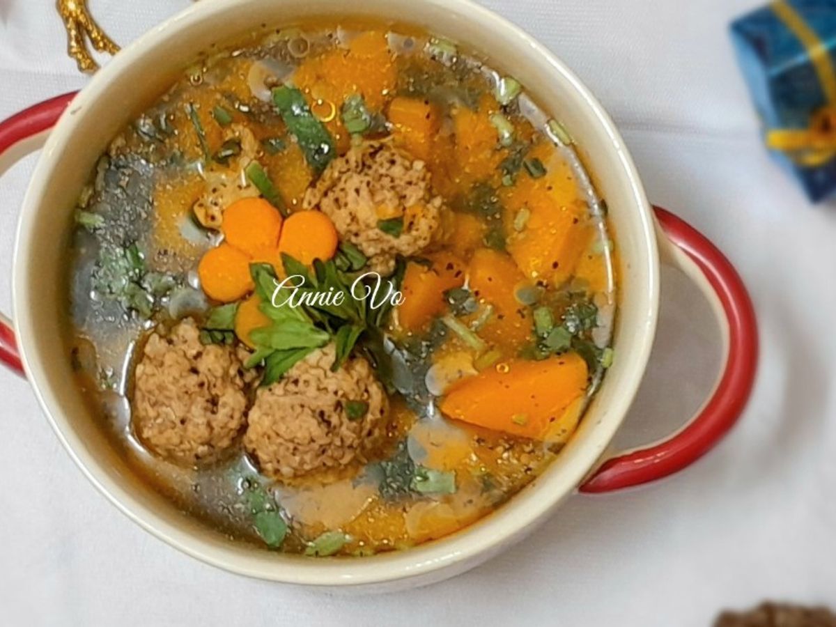 Canh bí đỏ thịt viên