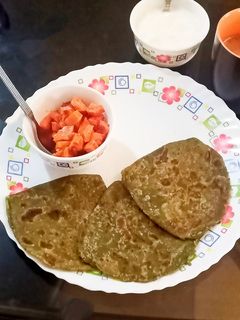 पालक पराठा (palak paratha recipe in Hindi) रेसिपी मुख्य फोटो