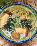 Canh rong biển nấu nấm