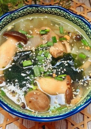 Hình của món Canh rong biển nấu nấm.