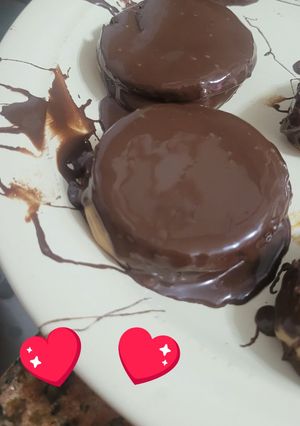 Una foto de Alfajores con masa de CHOCOLINAS